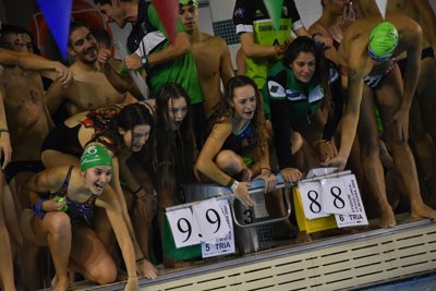 320 triatletas y nadadores celebran el fin de año en el 100x100 St. Casablanca