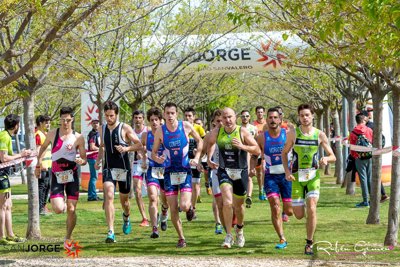 Lucía Morelli y Jorge Tolosa repiten triunfo en el II Acuatlón Universidad San Jorge