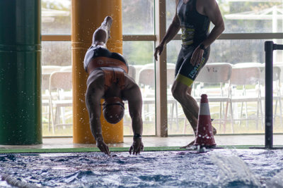 Pablo Capapé y Nicole Louise Martin se imponen en el V Acuatón de la Universidad San Jorge