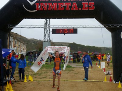 Jesús Dimas Cisneros y Zaret Clavero se imponen bajo la lluvia