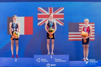 Buen debut de Marta Pintanel en las Series Mundiales de Triatlón