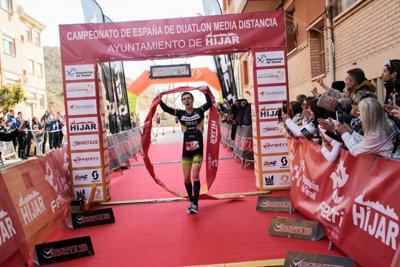 Laura Gómez y Fernando Zorrilla, campeones de España de Duatlón Larga Distancia en Híjar