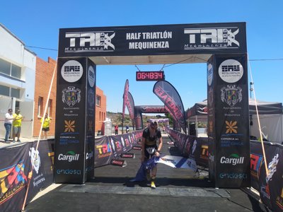 Ignacio Cabrera y Lorena Casanova se adjudican el V Half Triatlón Mequinenza