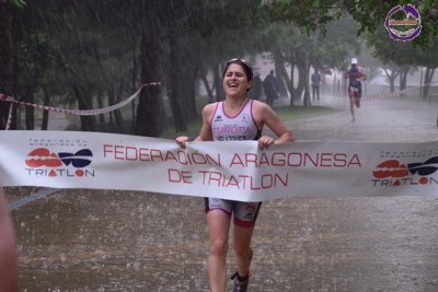 Sevillano y Velázquez inauguran el palmarés del I Triatlón Cros Cinco Villas