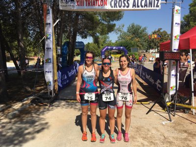 Ester Ruiz y Aitor Abadías se vuelven a coronar en el Triatlón de La Estanca de Alcañiz