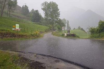 Una inmensa tormenta de agua y granizo obligó a suspender el II Triatlón Valle de Tena