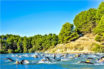 Aitor Regillaga e Itsaso Luenda, vencedores del I Triatlón Larga Distancia de Aragón 