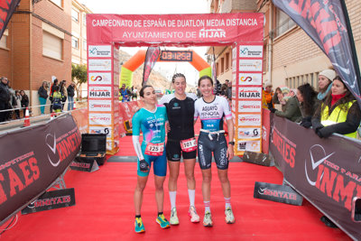 Fernando Zorrilla y Laura Gómez revalidan sus títulos de campeones de España de duatlón en Híjar