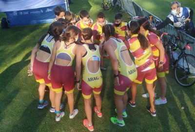 La selección aragonesa de triatlón escolar concluye en el Top 10 del campeonato de España