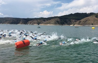 Una floración de cianobacterias en el embalse de Val impide la celebración del Triatlón de Tarazona el 14 de mayo