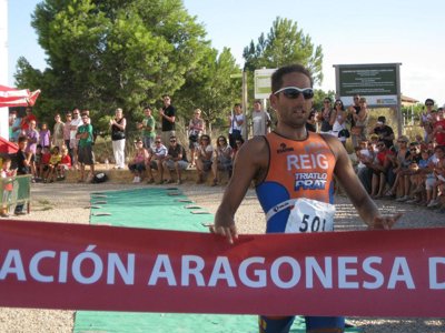Albert Reig y Vanesa Pascual se imponen en el VIII Triatlón Cros La Estanca de Alcañiz