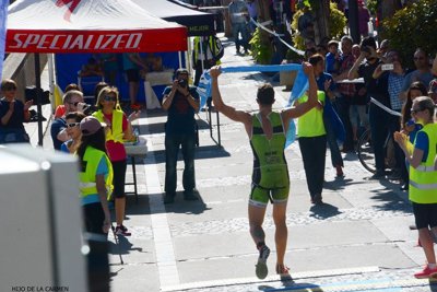 David Huertas y Ana Revilla repiten como campeones de Aragón de Triatlón Olímpico