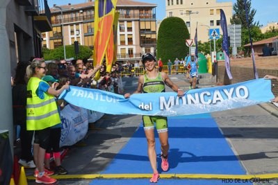 David Huertas y Ana Revilla repiten como campeones de Aragón de Triatlón Olímpico