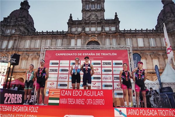 Izan Edo, subcampeón de España absoluto y campeón nacional sub-23 de Triatlón Olímpico en A Coruña 2025