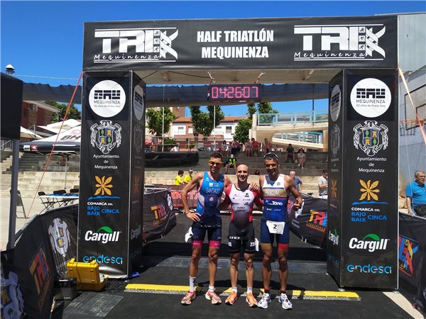 Ignacio Cabrera y Lorena Casanova se adjudican el V Half Triatlón Mequinenza